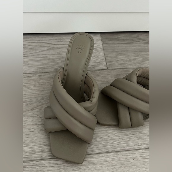 H&M open-toed kitten heel - Picture 2 of 3